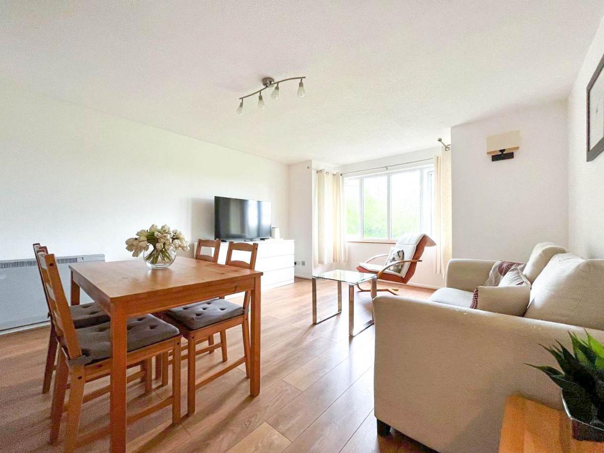 Lovely 2 Bedroom Flat With Free Parking, Great Transport Links To Central London, The Excel Centre, Canary Wharf And The O2! المظهر الخارجي الصورة
