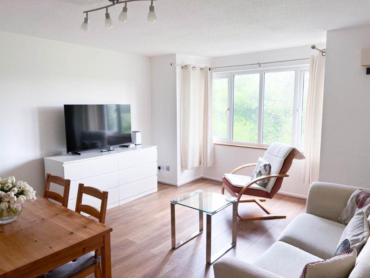 Lovely 2 Bedroom Flat With Free Parking, Great Transport Links To Central London, The Excel Centre, Canary Wharf And The O2! المظهر الخارجي الصورة