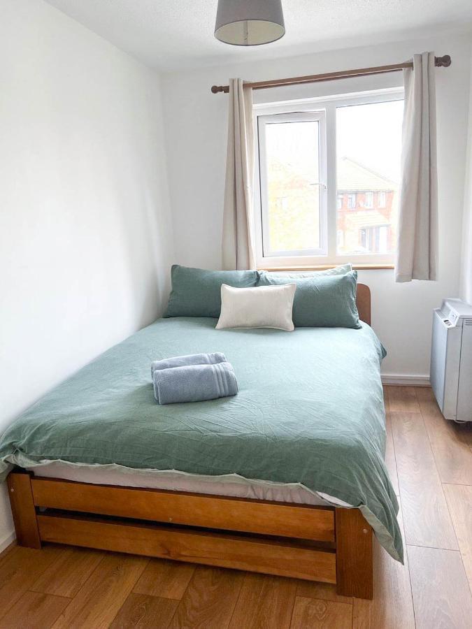 Lovely 2 Bedroom Flat With Free Parking, Great Transport Links To Central London, The Excel Centre, Canary Wharf And The O2! المظهر الخارجي الصورة