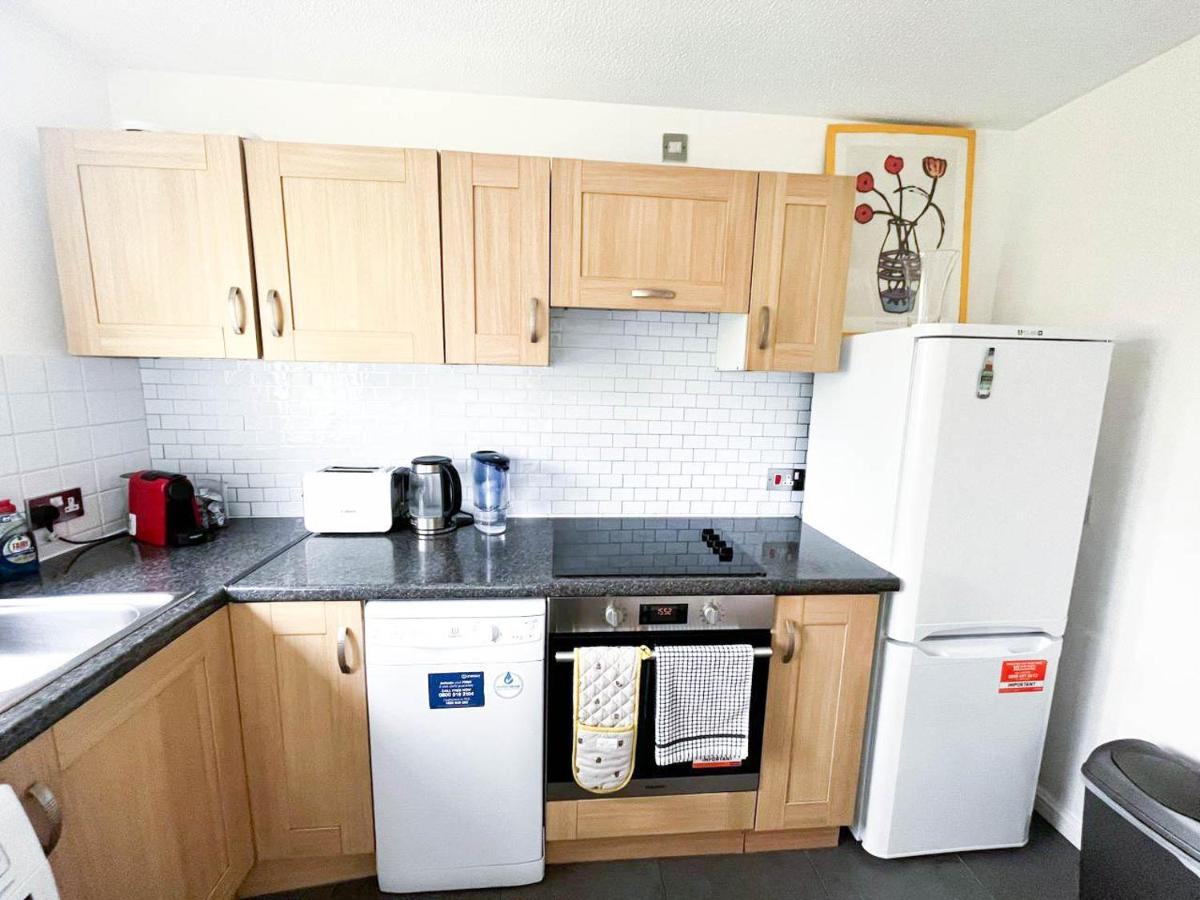 Lovely 2 Bedroom Flat With Free Parking, Great Transport Links To Central London, The Excel Centre, Canary Wharf And The O2! المظهر الخارجي الصورة