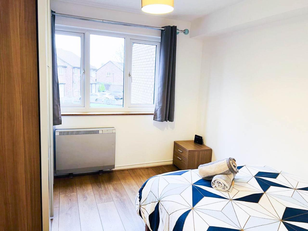 Lovely 2 Bedroom Flat With Free Parking, Great Transport Links To Central London, The Excel Centre, Canary Wharf And The O2! المظهر الخارجي الصورة